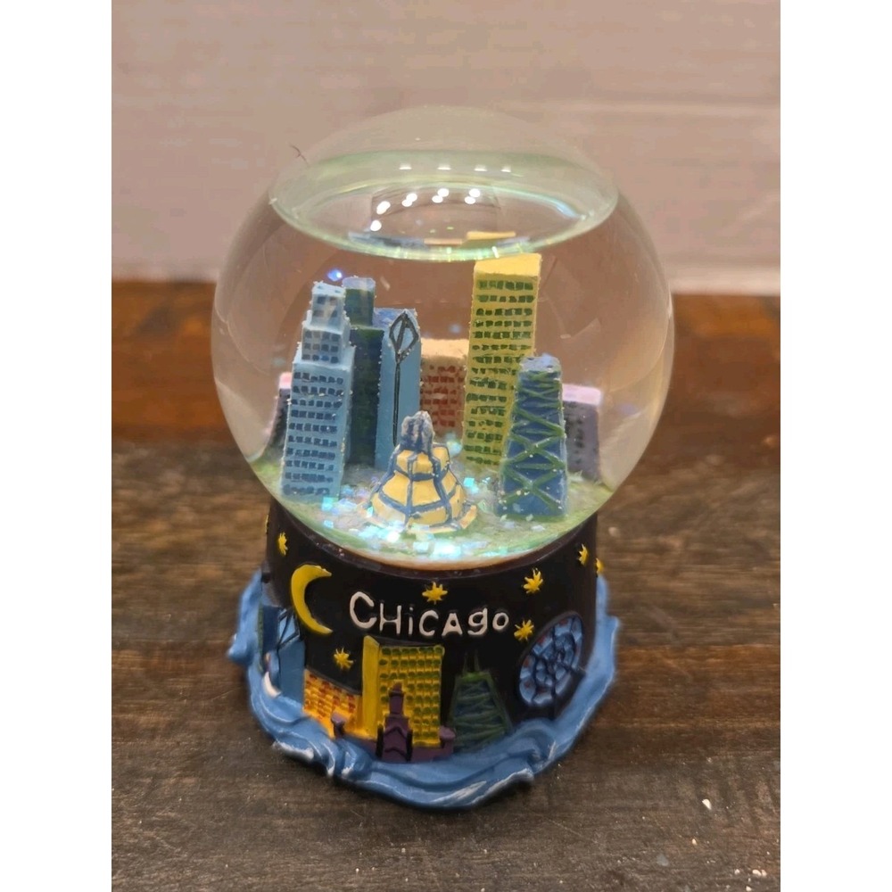 Chicago Skyline Souvenir Snow Globe 3D Base Willis Tower Navy Pier Ferris Wheel